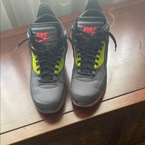 Nike Men's Black and Neon Yellow Athletic Shoes